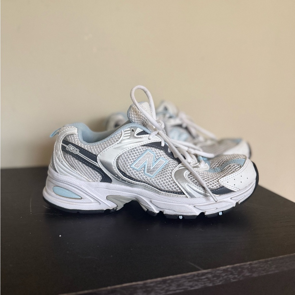 New Balance White and Blue Athletic Shoes Breathable Mesh